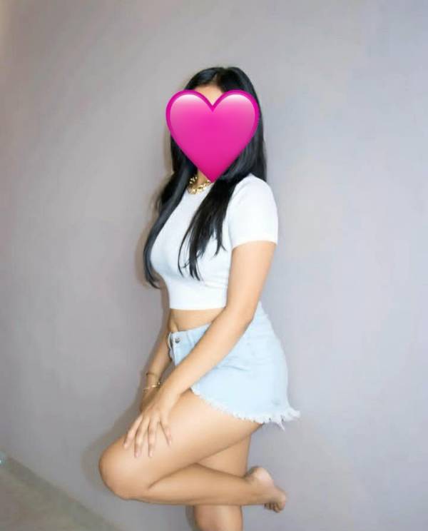 22 years old Hot and sexy modeling girl from kandana to you for Full Service