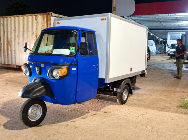 Mahindra 3 Wheel Lorry Body